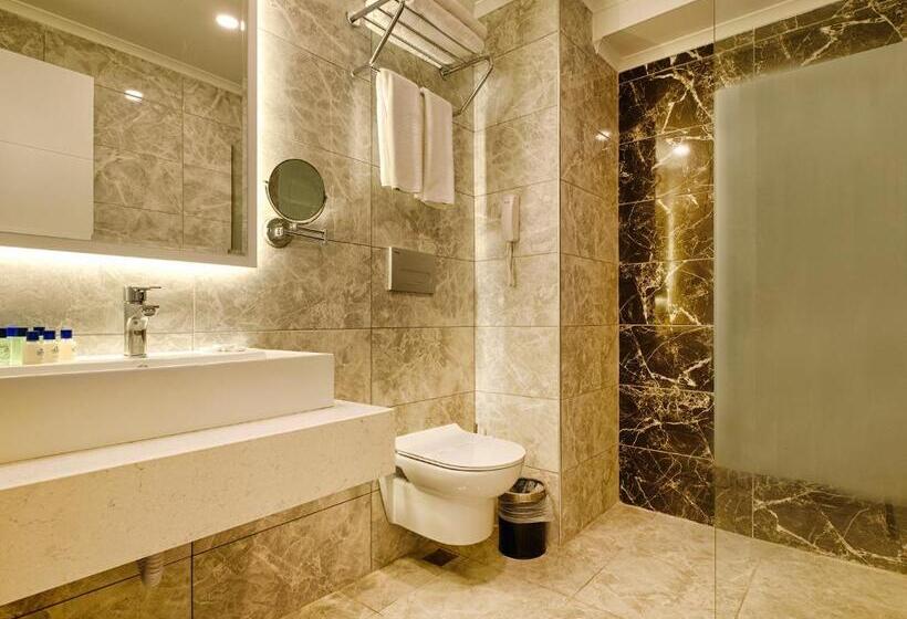 家庭间, Grand Uysal Beach & Spa
