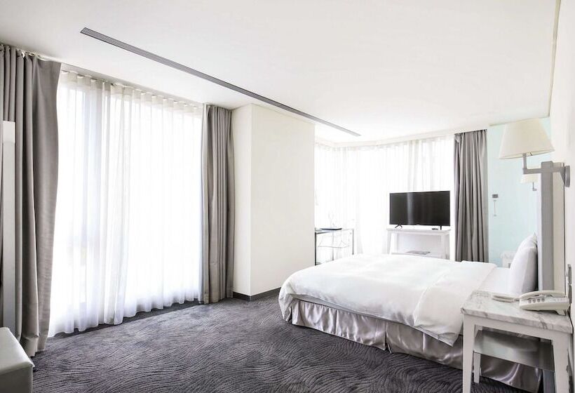اتاق لوکس با چشم‌انداز شهر, Ambience Hotel Taipei