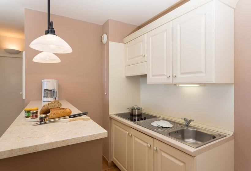 带2个卧室的公寓, Madame Vacances Domaine Du Provence Country Club Service Premium