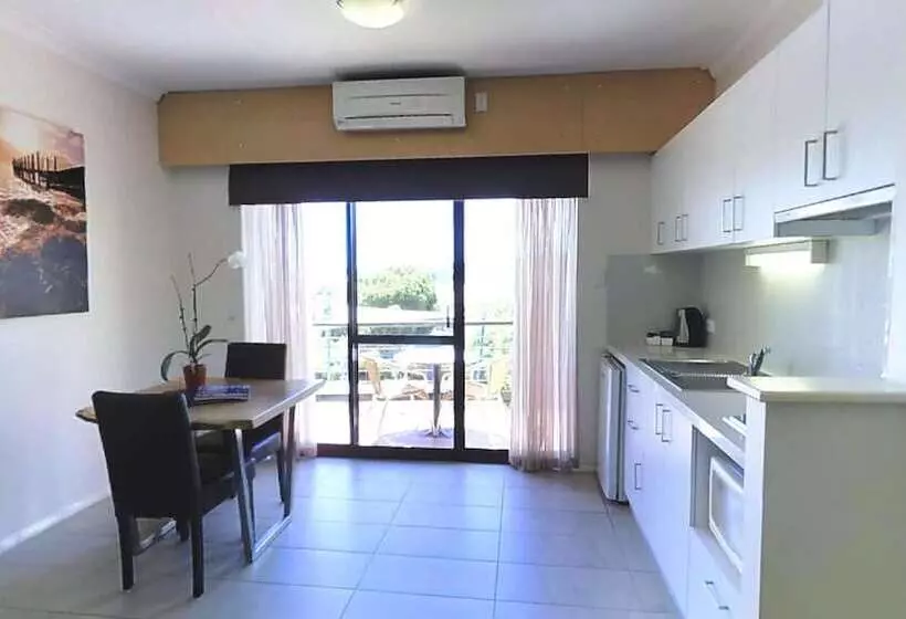 استودیوی استاندارد, Margarets Beach Resort