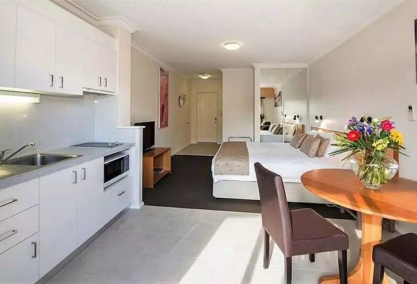 استودیوی استاندارد, Margarets Beach Resort