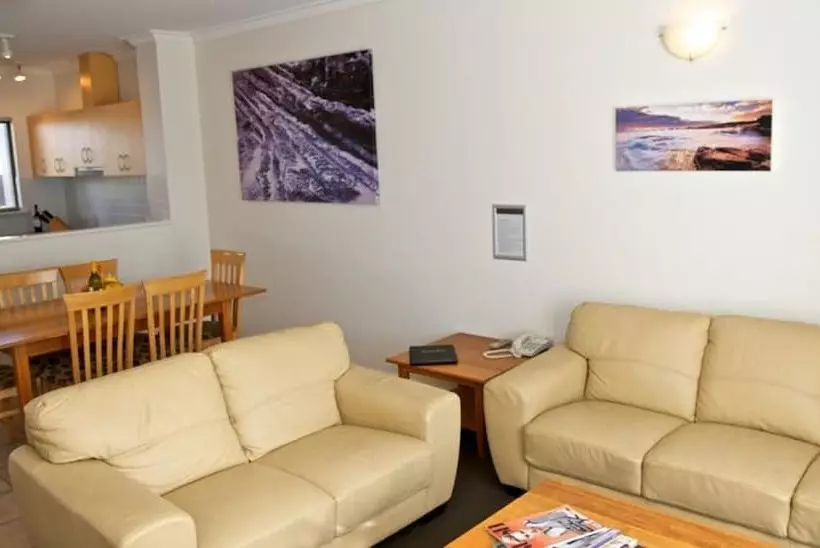 استودیوی استاندارد, Margarets Beach Resort