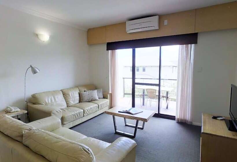 Апартаменты 2 Спальни, Margarets Beach Resort