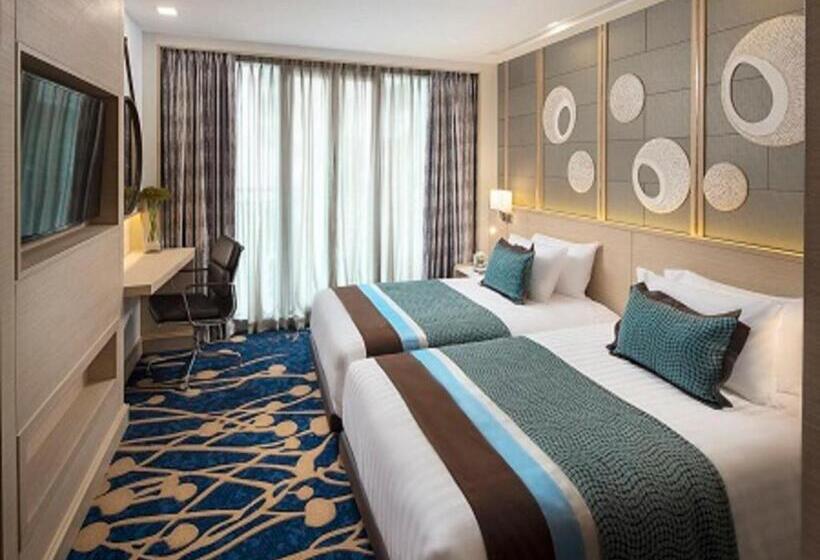 اتاق خانوادگی تودرتو, Solitaire Bangkok Sukhumvit 11