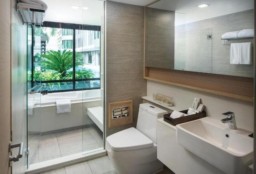 اتاق لوکس با چشمانداز استخر, Solitaire Bangkok Sukhumvit 11