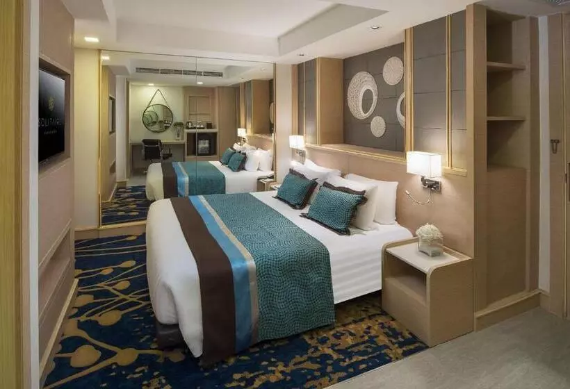 اتاق خانوادگی تودرتو, Solitaire Bangkok Sukhumvit 11