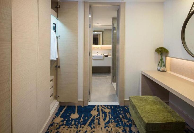 سوئیت کلاب, Solitaire Bangkok Sukhumvit 11