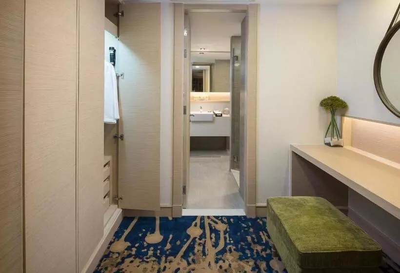 سوئیت کلاب, Solitaire Bangkok Sukhumvit 11