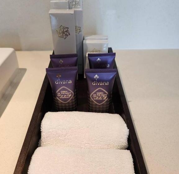 سوئیت کلاب, Solitaire Bangkok Sukhumvit 11