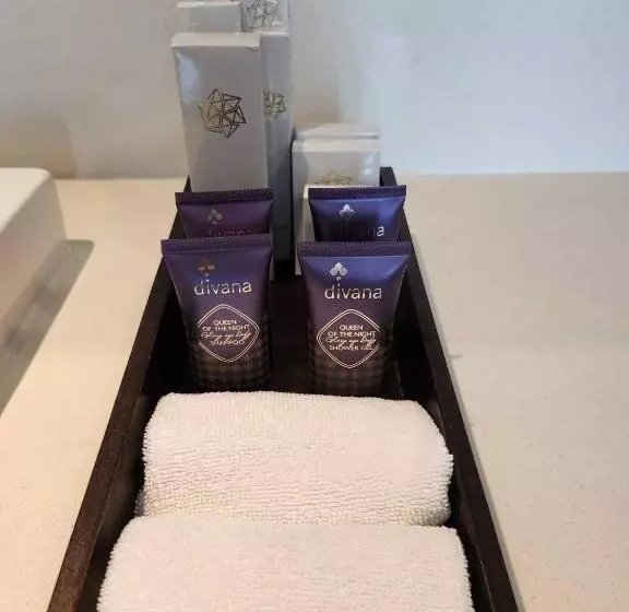 سوئیت کلاب, Solitaire Bangkok Sukhumvit 11