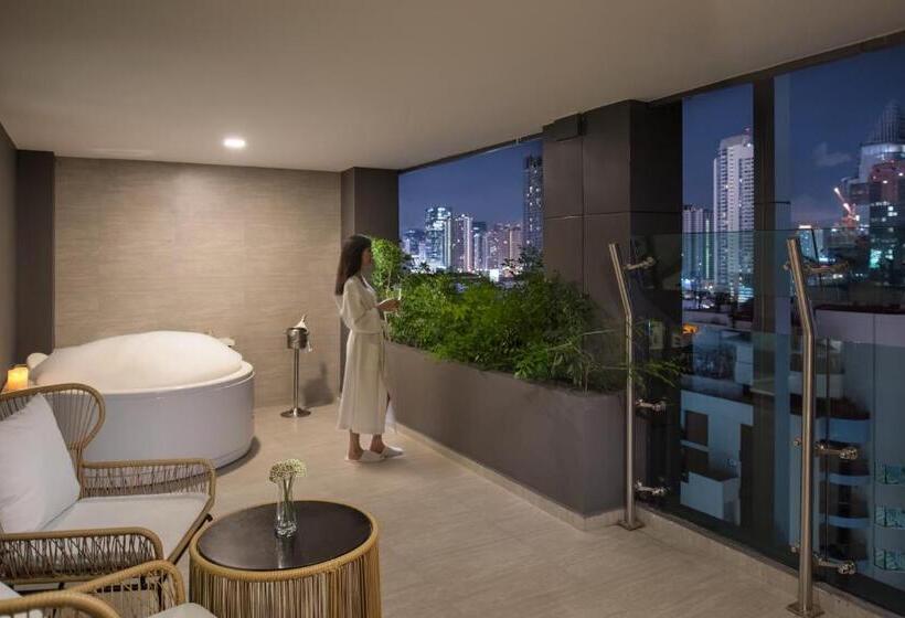 سوئیت با وان آب گرم, Solitaire Bangkok Sukhumvit 11