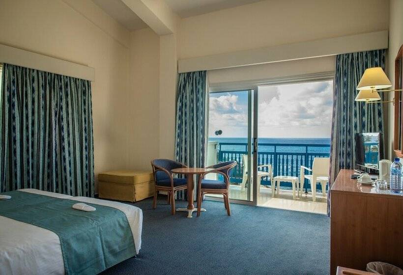 غرفة سوبيريور مطلّة علي البحر, Cynthiana Beach