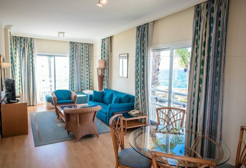 جناح مطلّ علي البحر, Cynthiana Beach