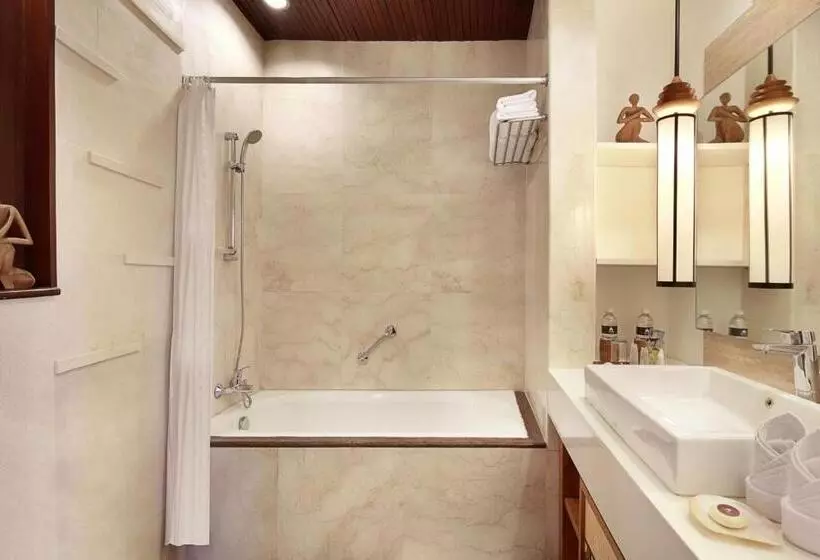 اتاق لوکس سه تخته, Bali Niksoma Boutique Beach Resort
