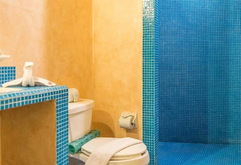 Standard Szoba King Size Bed, Barrio Latino Hotel Drop And Go By Bestoffer Stays