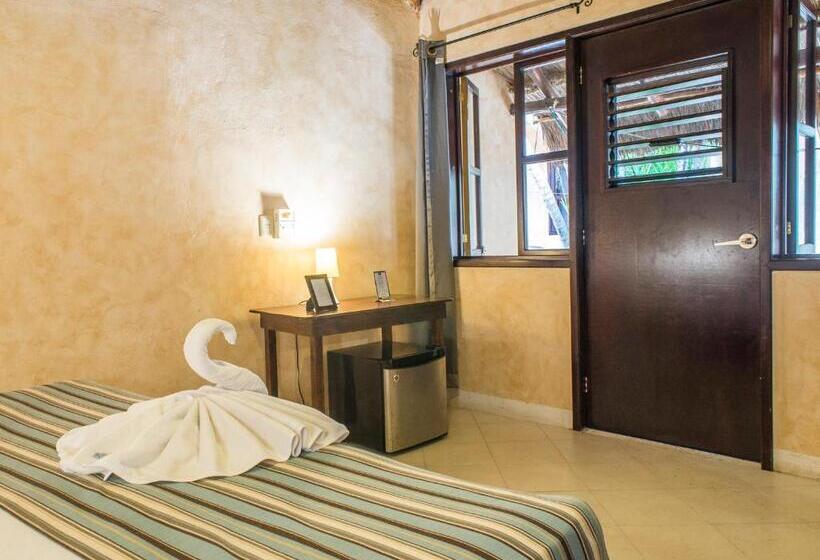 Standard Szoba King Size Bed, Barrio Latino Hotel Drop And Go By Bestoffer Stays
