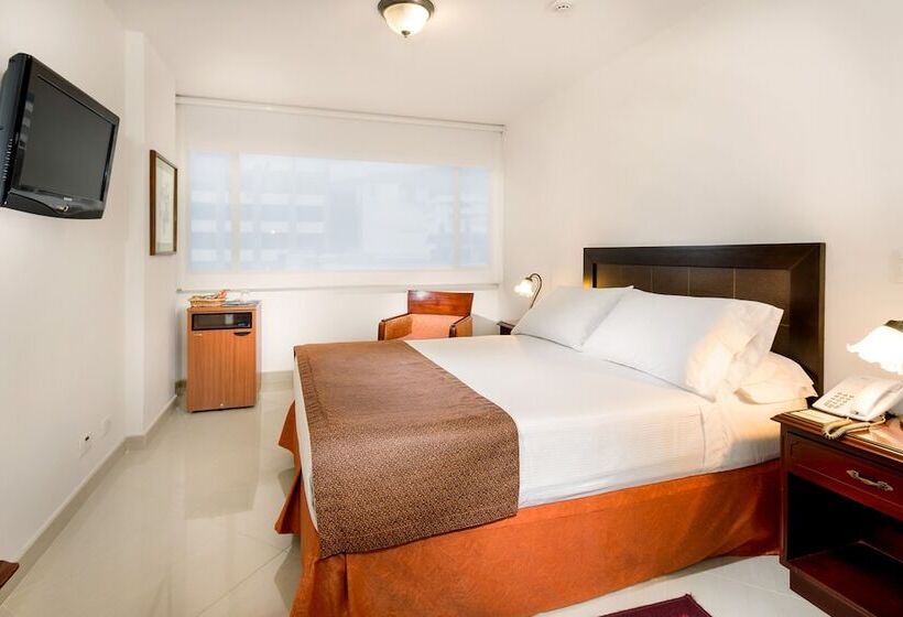 스탠다드 룸, Dann Combeima