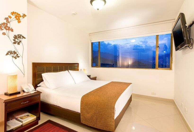 스탠다드 룸, Dann Combeima