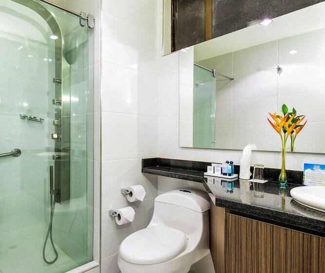 주니어 스위트, Dann Combeima