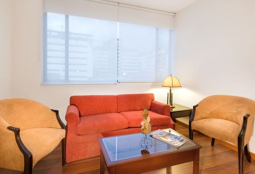 주니어 스위트, Dann Combeima