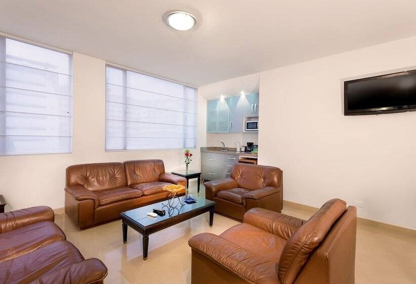 주니어 스위트, Dann Combeima