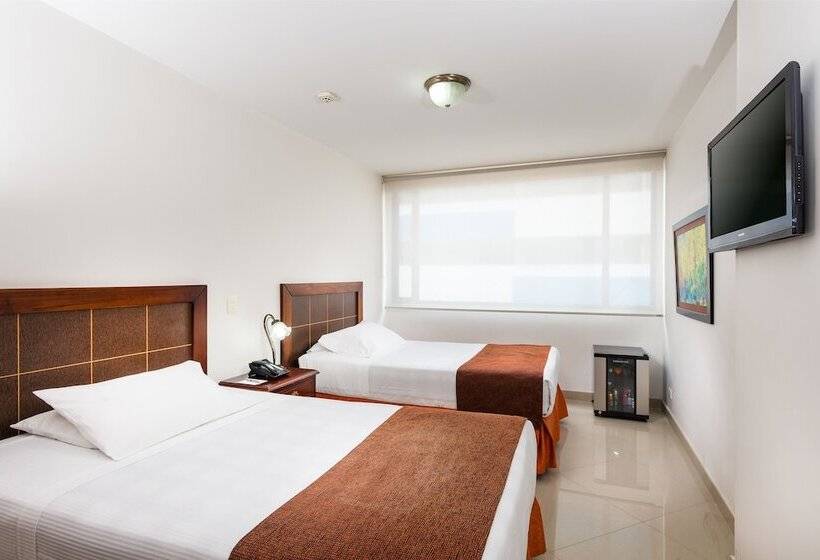 스탠다드 룸, Dann Combeima