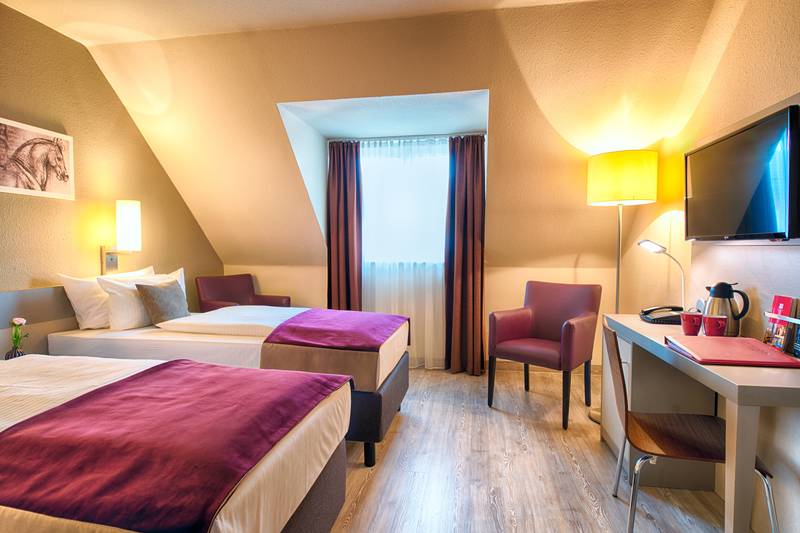 주니어 스위트, Dann Combeima