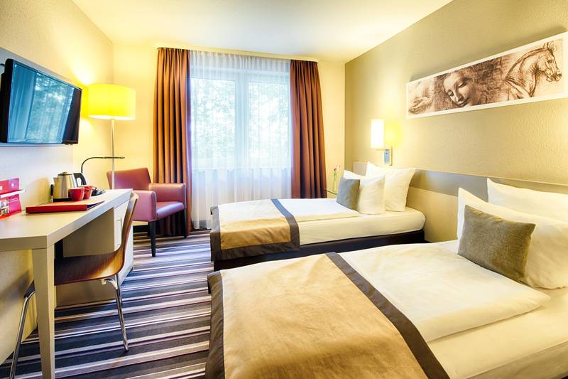 주니어 스위트, Dann Combeima