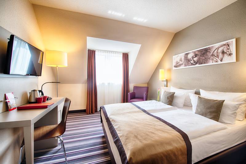 주니어 스위트, Dann Combeima