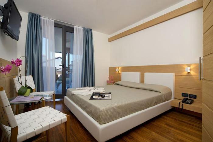 جناح جونيور, Fonzari