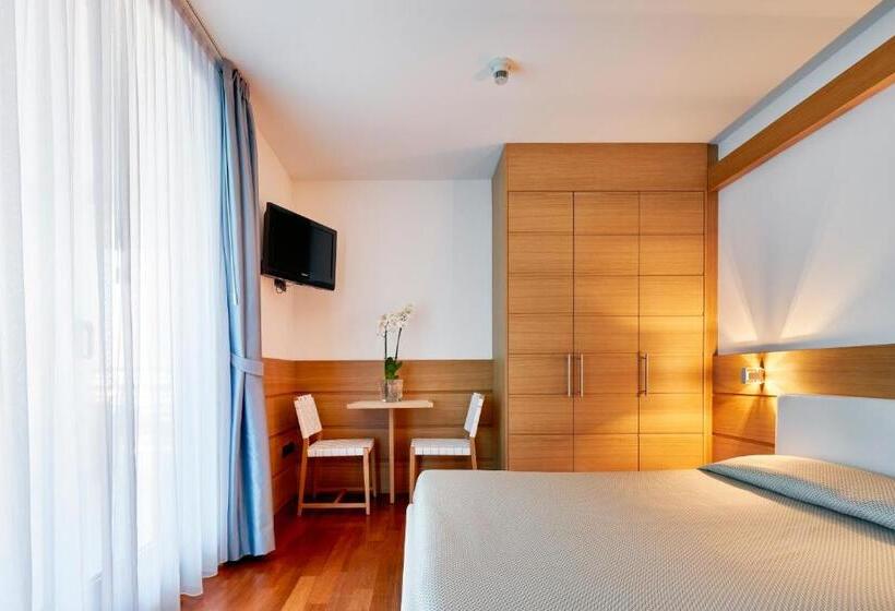 جناح كلاسيكي, Fonzari