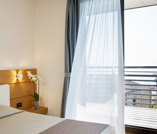 غرفة قياسية, Fonzari