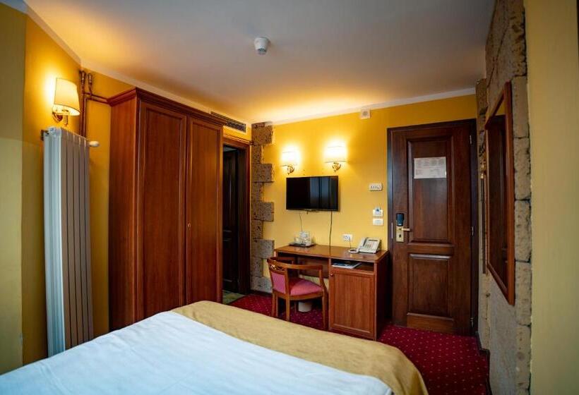 이코노미 룸, House Of Dracula