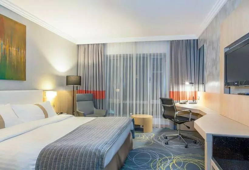 キングサイズベッドのスーペリアルーム, Mövenpick Hotel Amman
