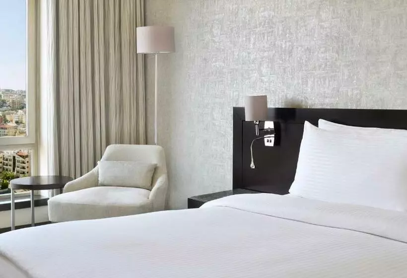 キングサイズベッドのクラシックルーム, Mövenpick Hotel Amman