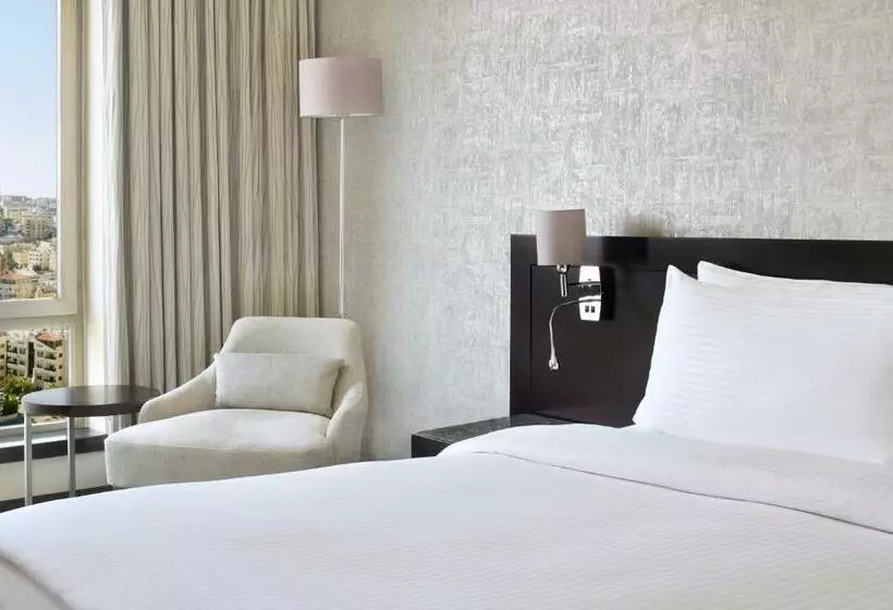 キングサイズベッドのエクゼクティブルーム, Mövenpick Hotel Amman
