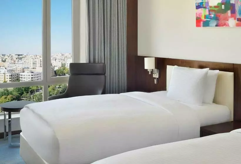 キングサイズベッドのエクゼクティブルーム, Mövenpick Hotel Amman