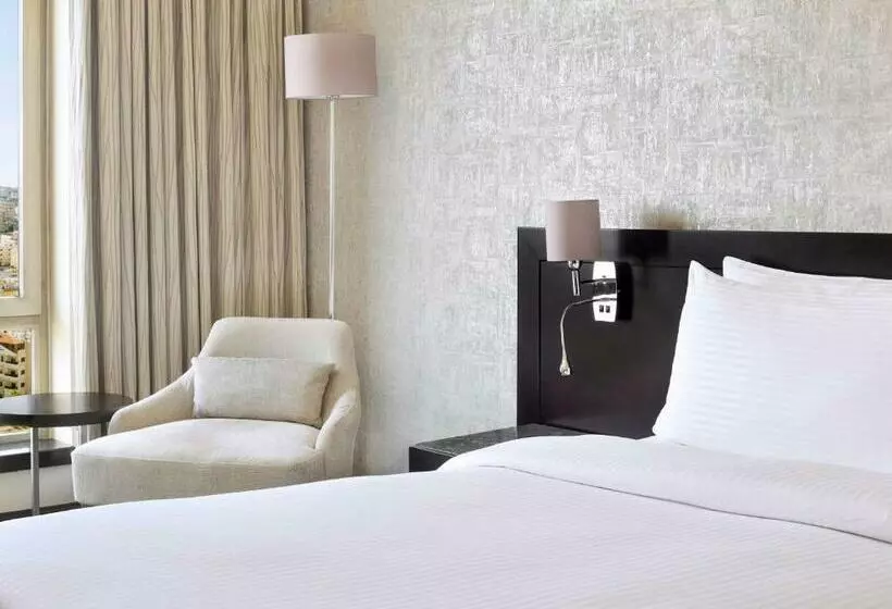 キングサイズベッドのスイートルーム, Mövenpick Hotel Amman