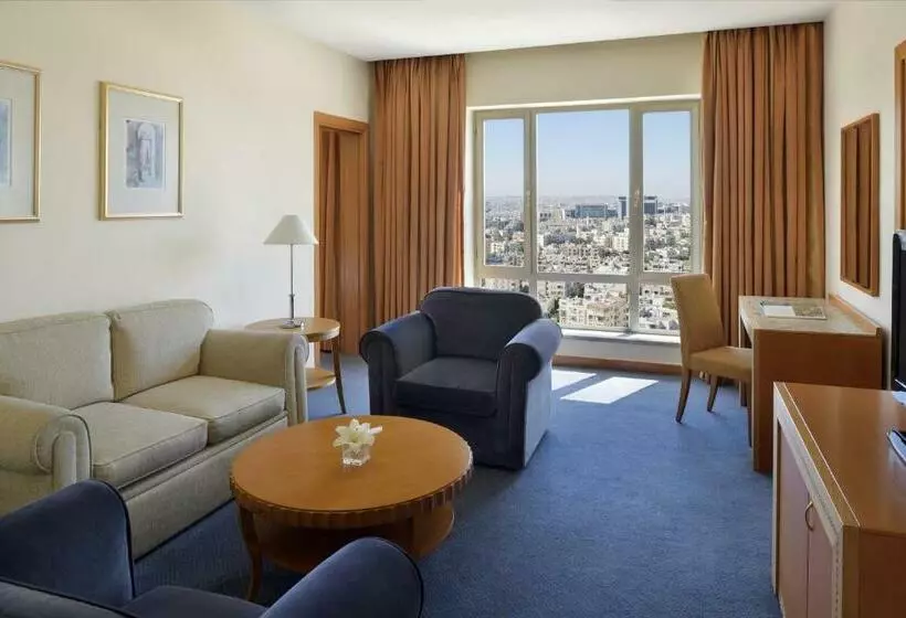 キングサイズベッドのスイートルーム, Mövenpick Hotel Amman