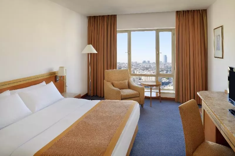 キングサイズベッドのクラシックルーム, Mövenpick Hotel Amman