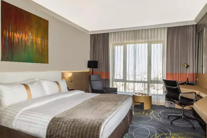 キングサイズベッドのスーペリアルーム, Mövenpick Hotel Amman