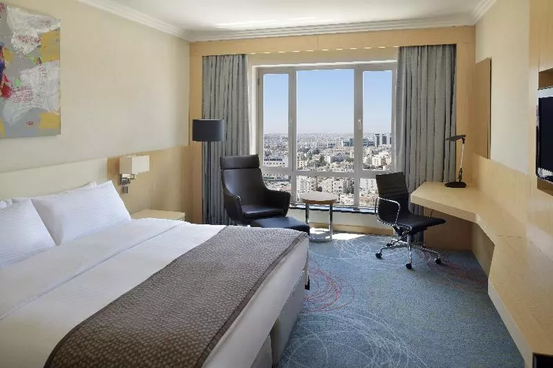 キングサイズベッドのスーペリアルーム, Mövenpick Hotel Amman