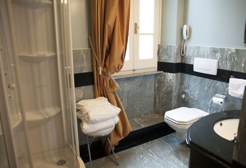 جناح, Palazzo Guiscardo Pietrasanta