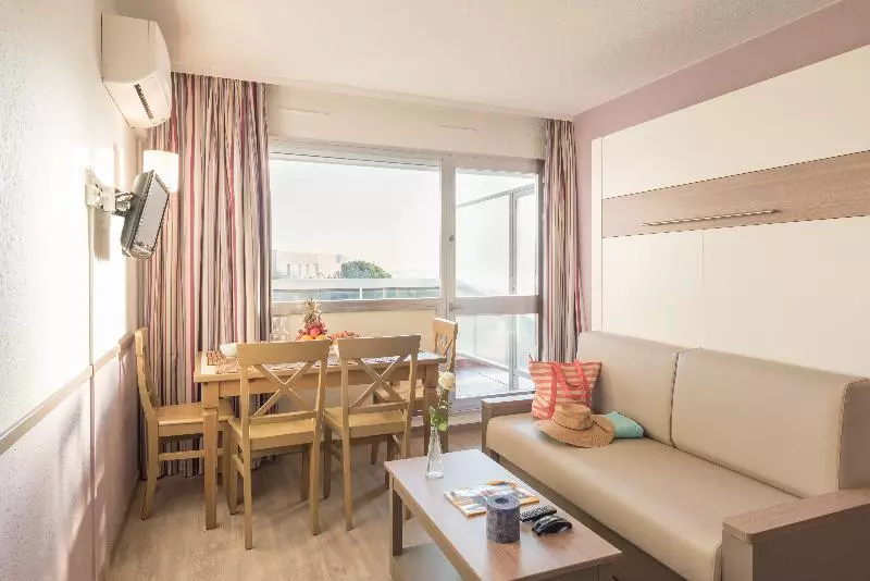 استودیوی استاندارد با چشم‌انداز دریا, Residence Pierre & Vacances La Rostagne