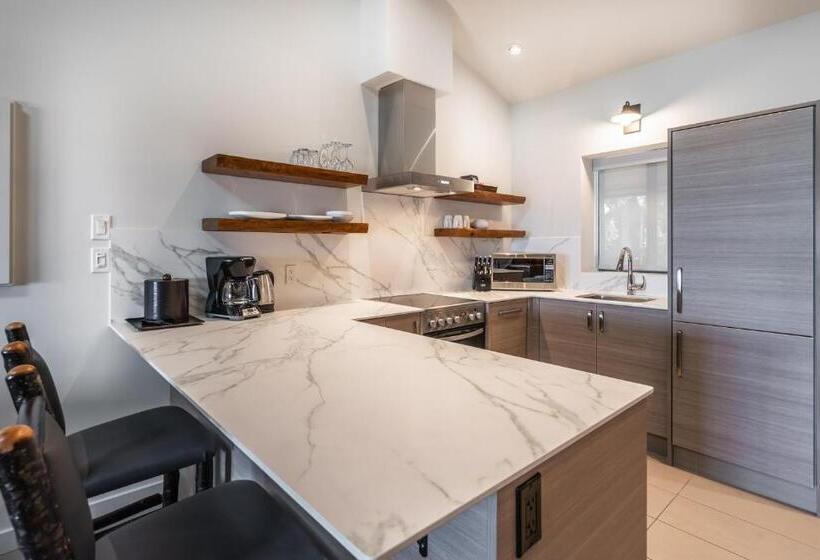 Люкс Вид на Море, Tighnamara Seaside Spa Resort