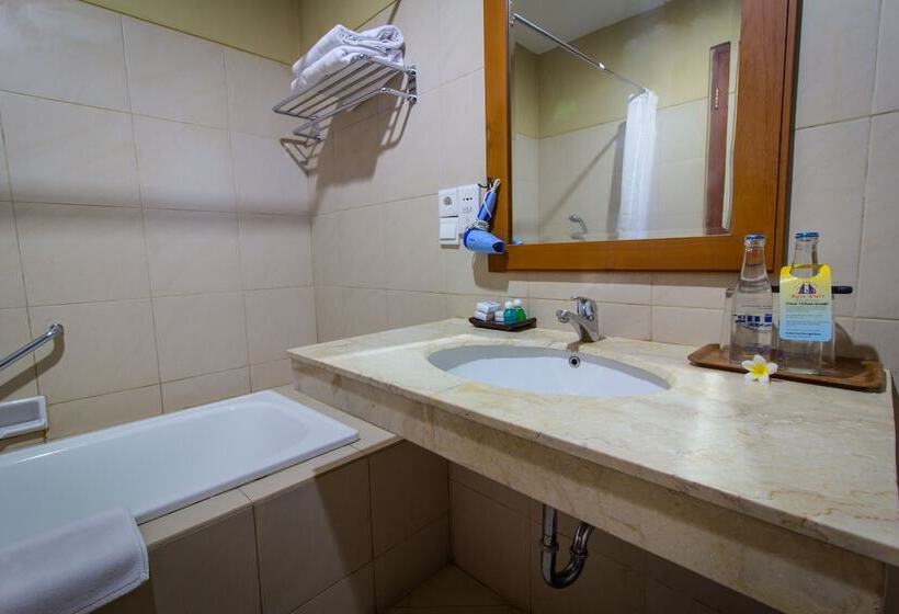 带露台的豪华间, Kuta Puri Bungalows Villas And Resort