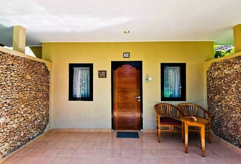 خانه یا کلبه ی ییلاقی با نمای استخر, Kuta Puri Bungalows Villas And Resort