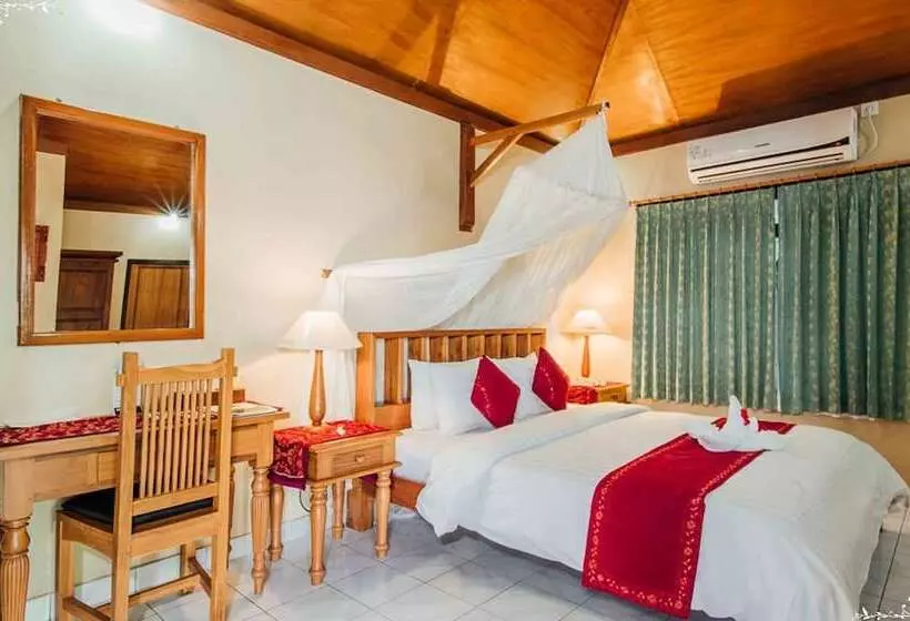 خانه یا کلبه ی ییلاقی با نمای استخر, Kuta Puri Bungalows Villas And Resort