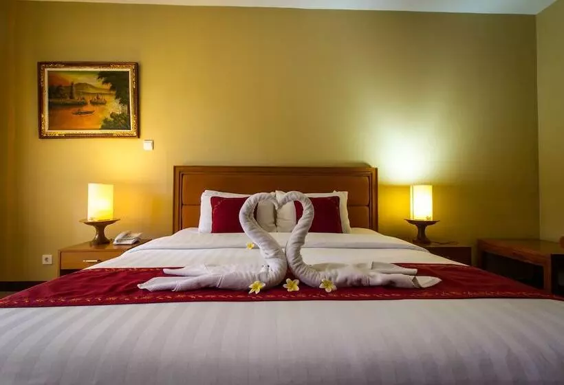 خانه یا کلبه ی ییلاقی با نمای استخر, Kuta Puri Bungalows Villas And Resort