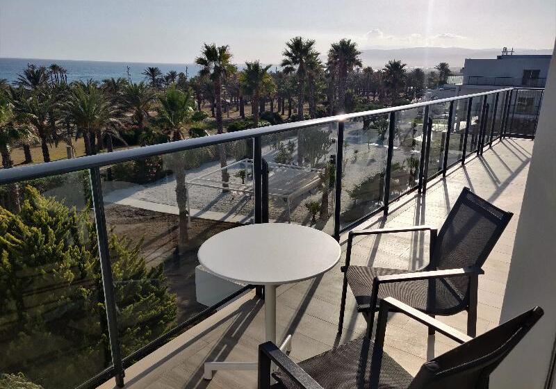 סוויטת ג'וניור, Cabogata Jardín